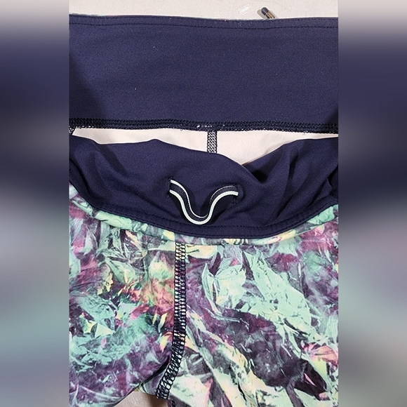 Lululemon Run: Inspire Crop II Women Sz 8 Leggings Iridescent Multi Luxtreme - Picture 5 of 10